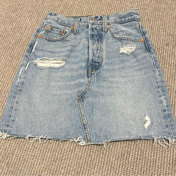 Levi’s High Rise Deconstructed Skirt in Gateway (24) - Picture 7 of 14